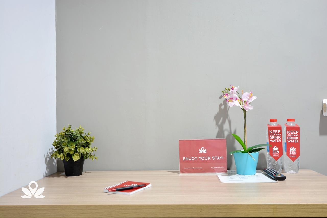 Zen Rooms Karet Pedurenan Jakarta Exterior photo